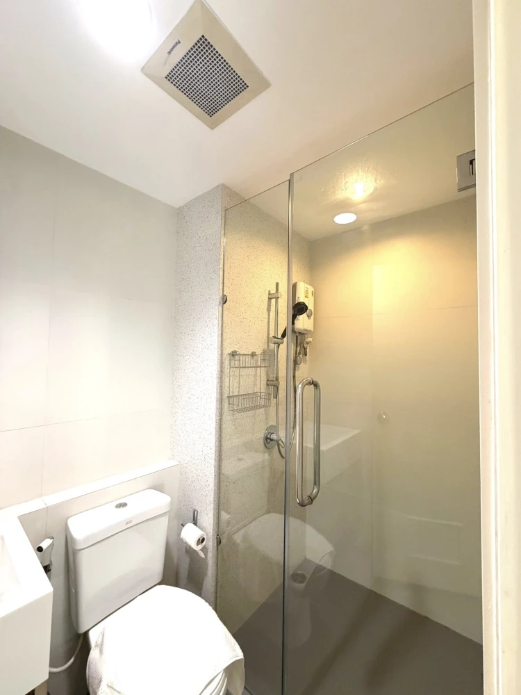 For rent: Fuse Mobius Ramkhamhaeng, 2 bedrooms, 2 bathrooms, 20th floor, pool view. Don't miss out!