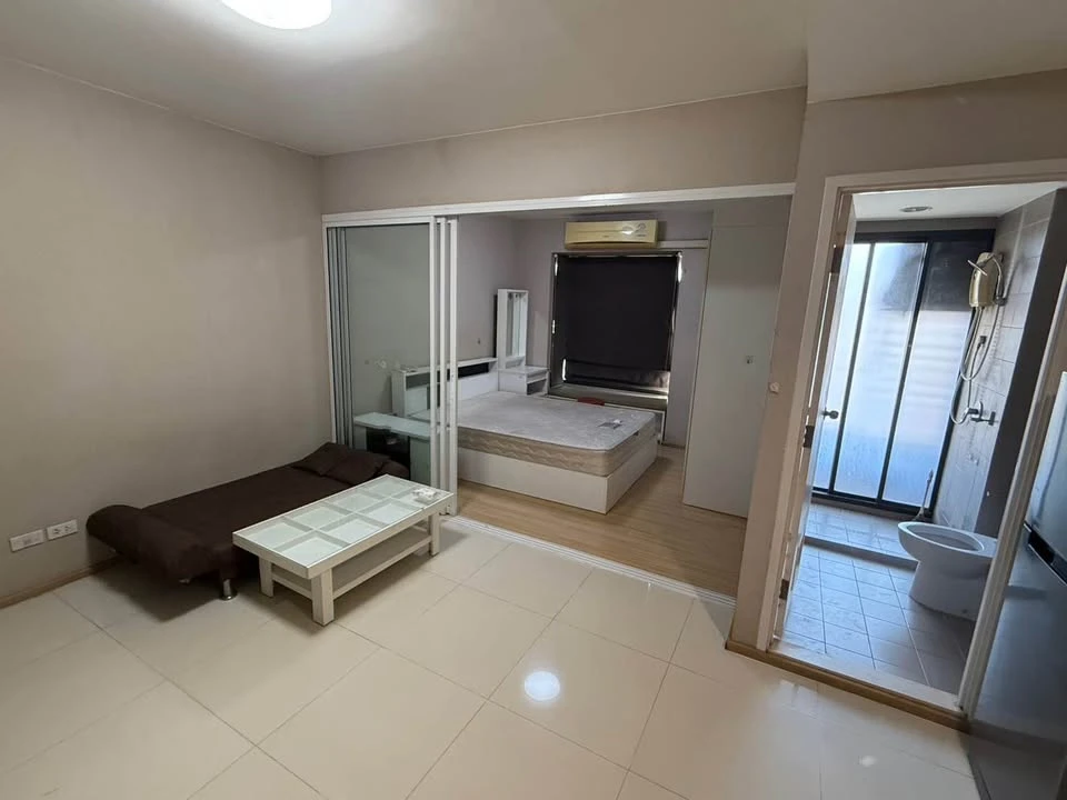 For rent: Fuse Mobius Ramkhamhaeng Station, ready to move in, fully furnished, affordable price, just bring your suitcase and move in. Hurry and reser