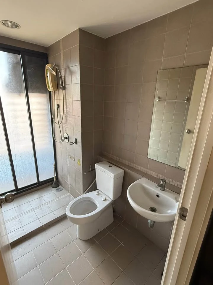 For rent: Fuse Mobius Ramkhamhaeng Station, ready to move in, fully furnished, affordable price, just bring your suitcase and move in. Hurry and reser