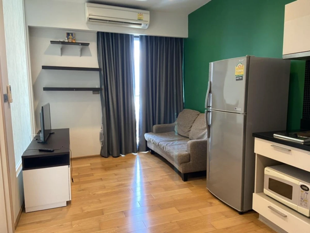 For rent: FUSE Sathorn – Taksin, 12th floor, nice room, fully furnished, ready to move in. Reserve now, don't delay.