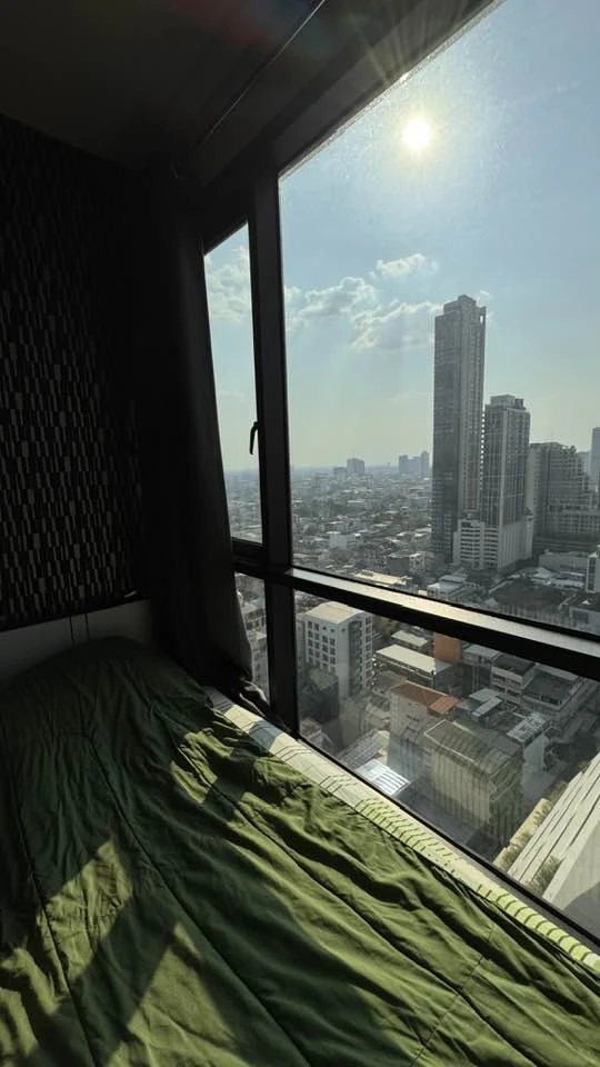 For rent: FUSE Sathorn – Taksin, high floor unit with good ventilation, fully furnished, corner unit. Book now before it's too late!