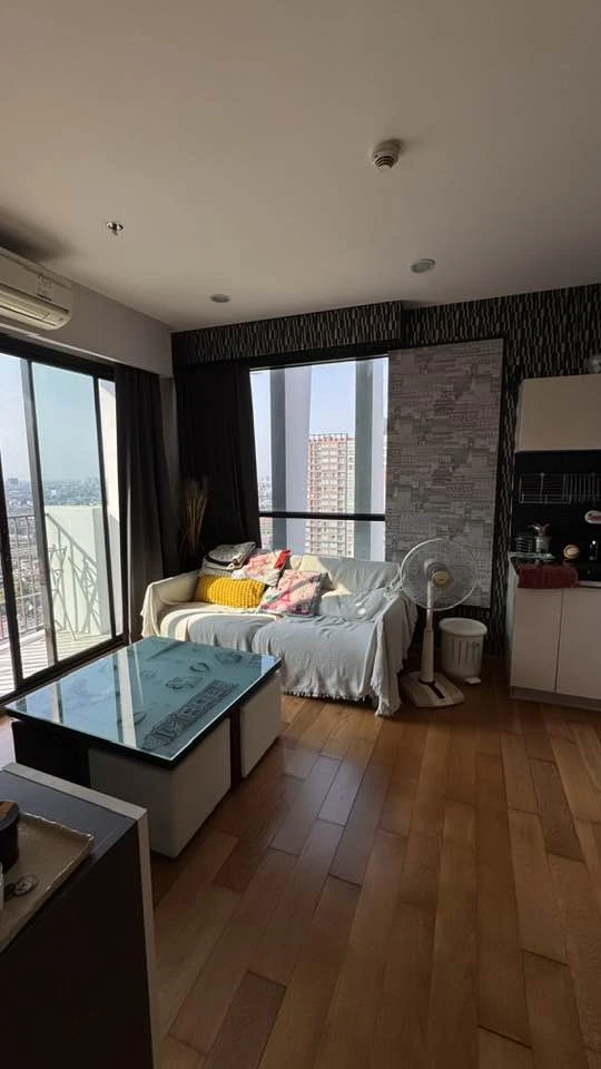 For rent: FUSE Sathorn – Taksin, high floor unit with good ventilation, fully furnished, corner unit. Book now before it's too late!
