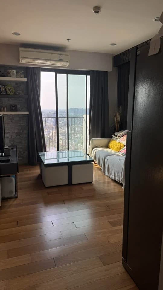For rent: FUSE Sathorn – Taksin, high floor unit with good ventilation, fully furnished, corner unit. Book now before it's too late!