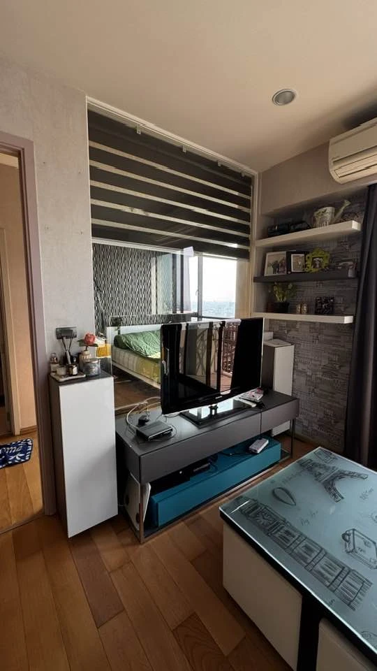For rent: FUSE Sathorn – Taksin, high floor unit with good ventilation, fully furnished, corner unit. Book now before it's too late!