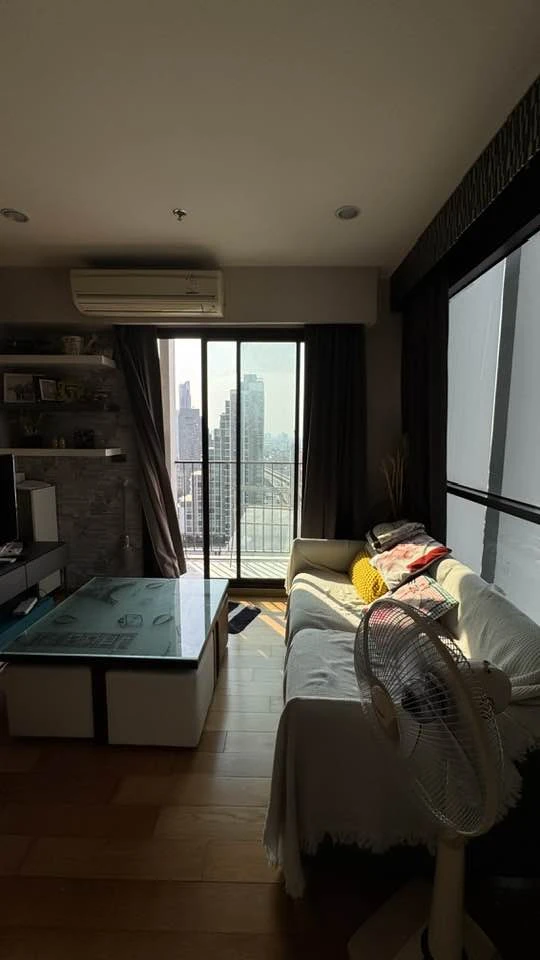 For rent: FUSE Sathorn – Taksin, high floor unit with good ventilation, fully furnished, corner unit. Book now before it's too late!