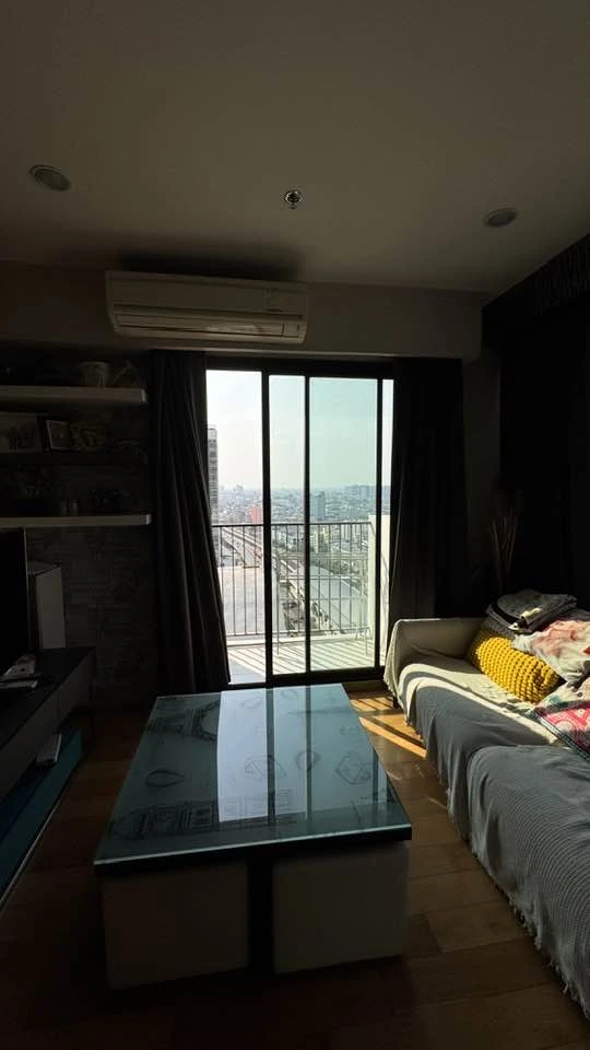 For rent: FUSE Sathorn – Taksin, high floor unit with good ventilation, fully furnished, corner unit. Book now before it's too late!