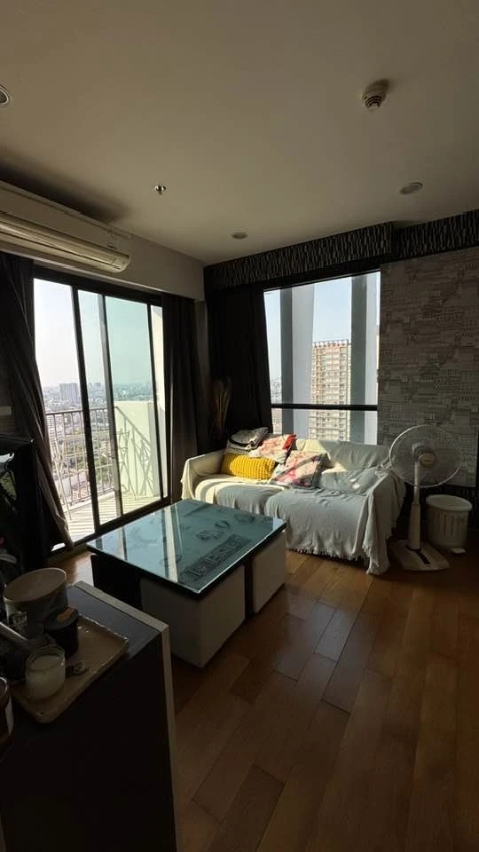 For rent: FUSE Sathorn – Taksin, high floor unit with good ventilation, fully furnished, corner unit. Book now before it's too late!
