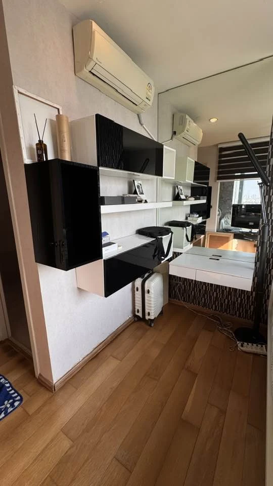 For rent: FUSE Sathorn – Taksin, high floor unit with good ventilation, fully furnished, corner unit. Book now before it's too late!