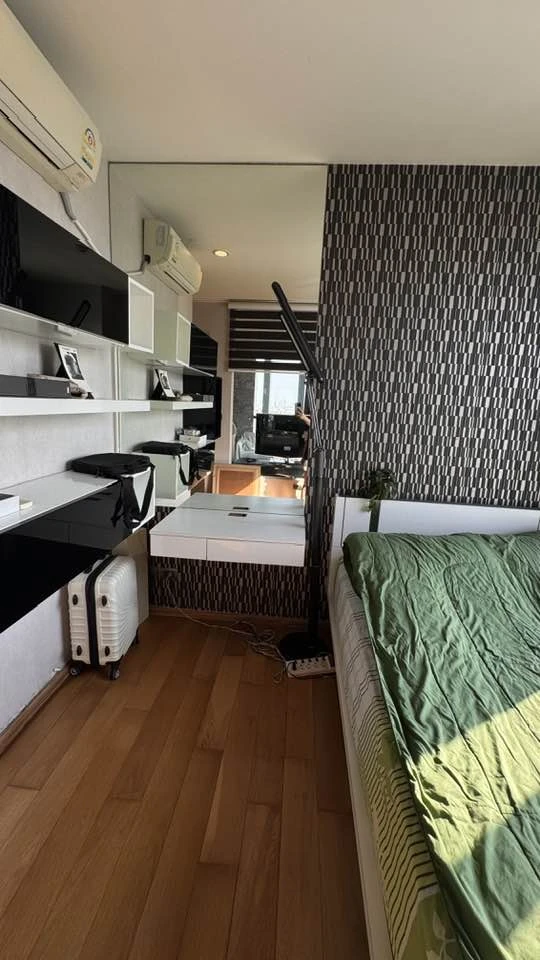 For rent: FUSE Sathorn – Taksin, high floor unit with good ventilation, fully furnished, corner unit. Book now before it's too late!