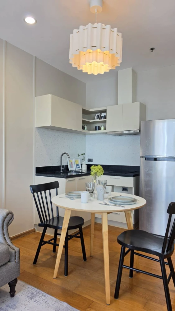 For rent Fuse Sathorn - Taksin, nice room, 27th floor, quiet, sunny, not hot, room facing east, hurry to reserve