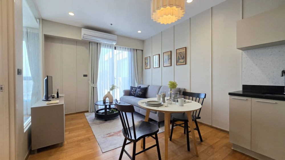 For rent Fuse Sathorn - Taksin, nice room, 27th floor, quiet, sunny, not hot, room facing east, hurry to reserve