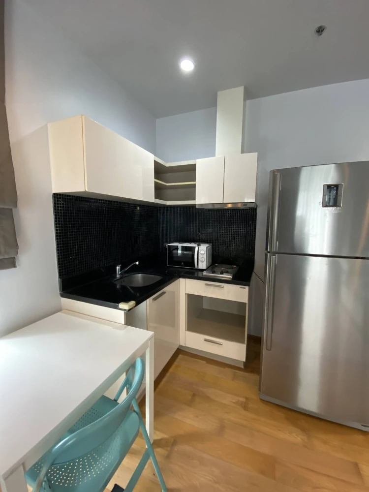 For rent: Fuse Sathorn–Taksin, ready to move in, fully furnished, great value. Book now, don't miss out!