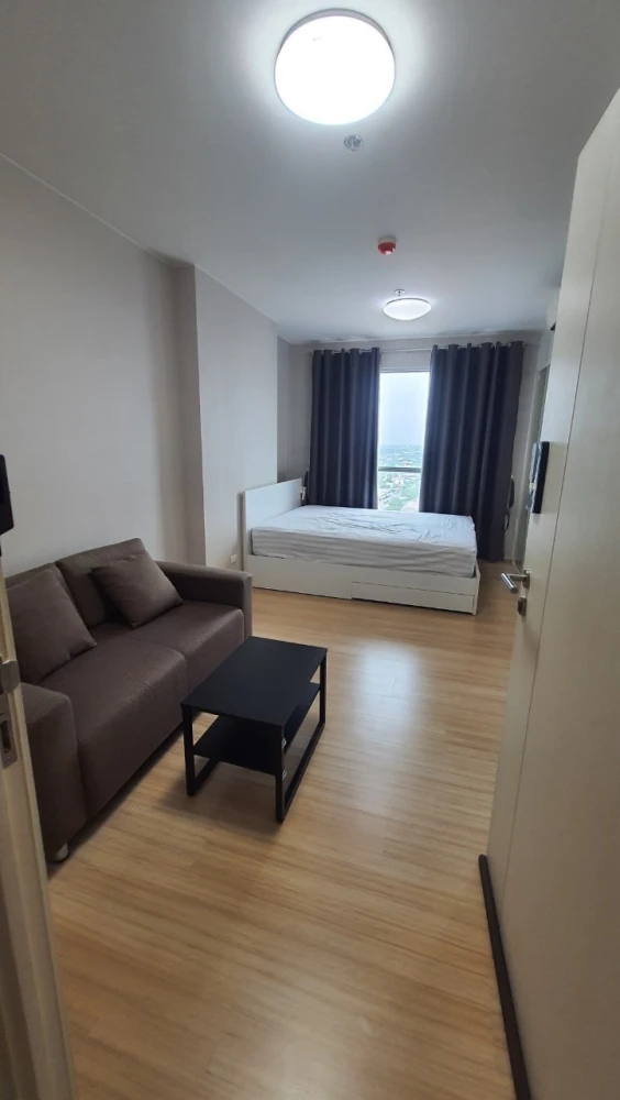 For rent: Fuse Sense Bangkae, 19th floor, fully furnished room, move in with your bags immediately. Book now, don't wait.