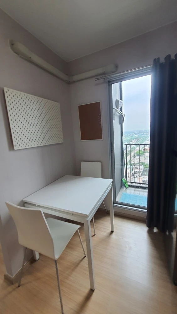 For rent: Fuse Sense Bangkae, 19th floor, fully furnished room, move in with your bags immediately. Book now, don't wait.