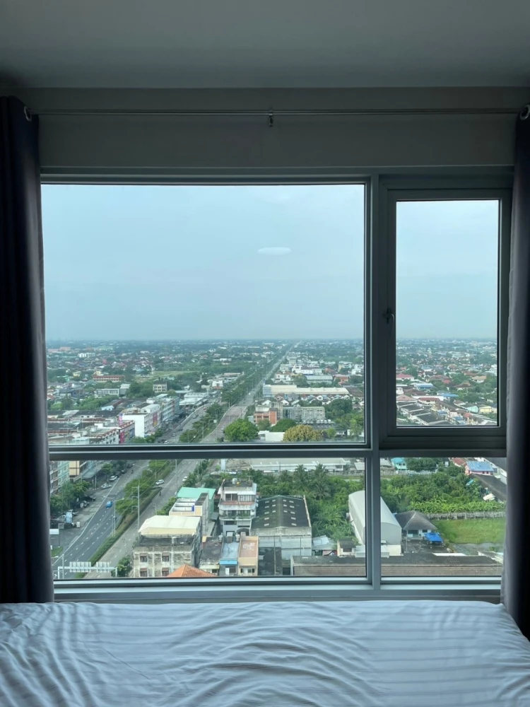 For rent: Fuse Sense Bangkae, 19th floor, fully furnished room, move in with your bags immediately. Book now, don't wait.