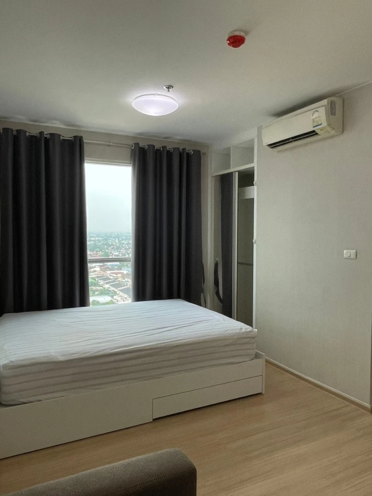 For rent: Fuse Sense Bangkae, 19th floor, fully furnished room, move in with your bags immediately. Book now, don't wait.