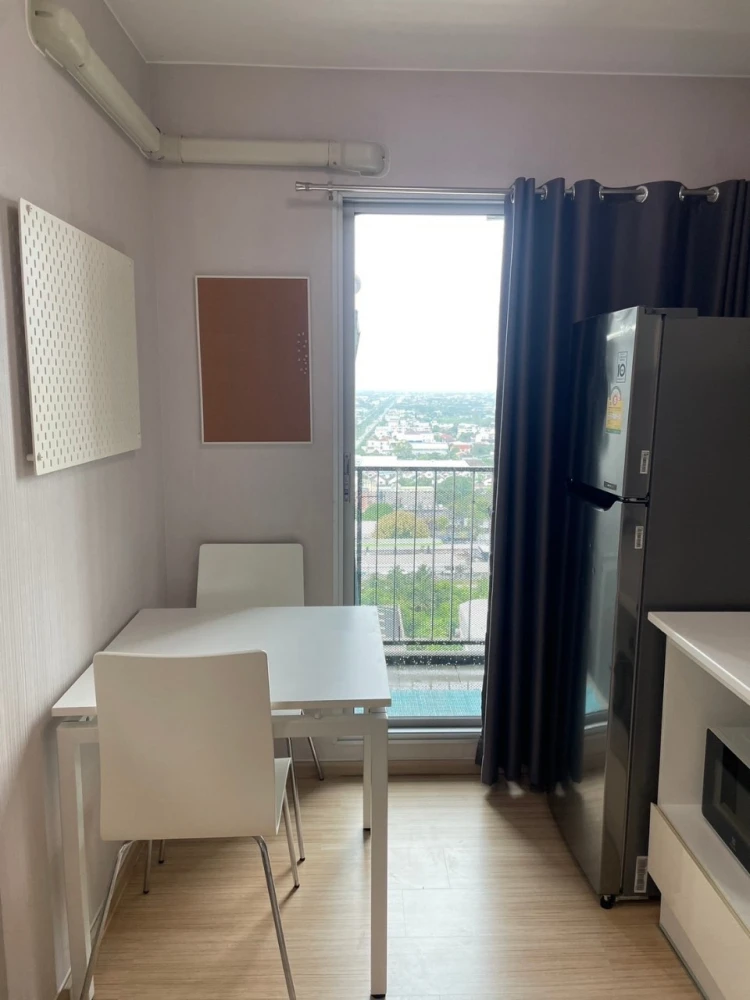 For rent: Fuse Sense Bangkae, 19th floor, fully furnished room, move in with your bags immediately. Book now, don't wait.