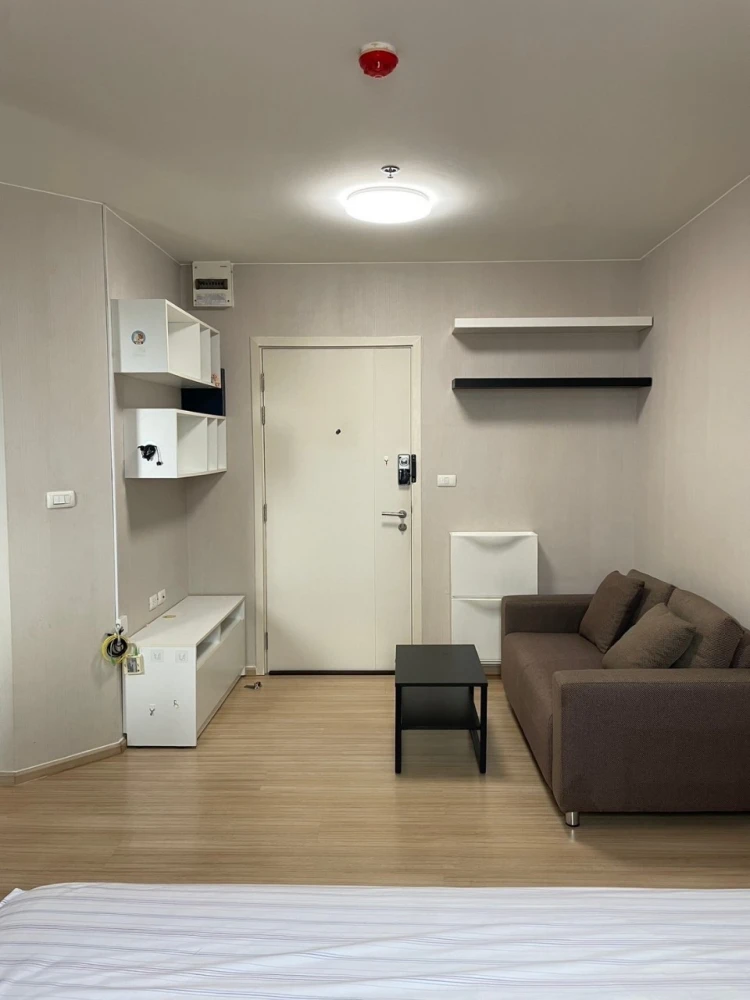 For rent: Fuse Sense Bangkae, 19th floor, fully furnished room, move in with your bags immediately. Book now, don't wait.