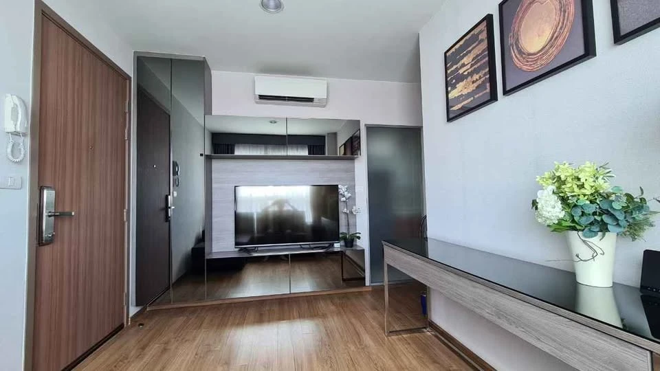 For rent: Fuse Chan-Sathorn, corner unit with windows on both sides, high privacy, built-in furniture everywhere. Reserve now!