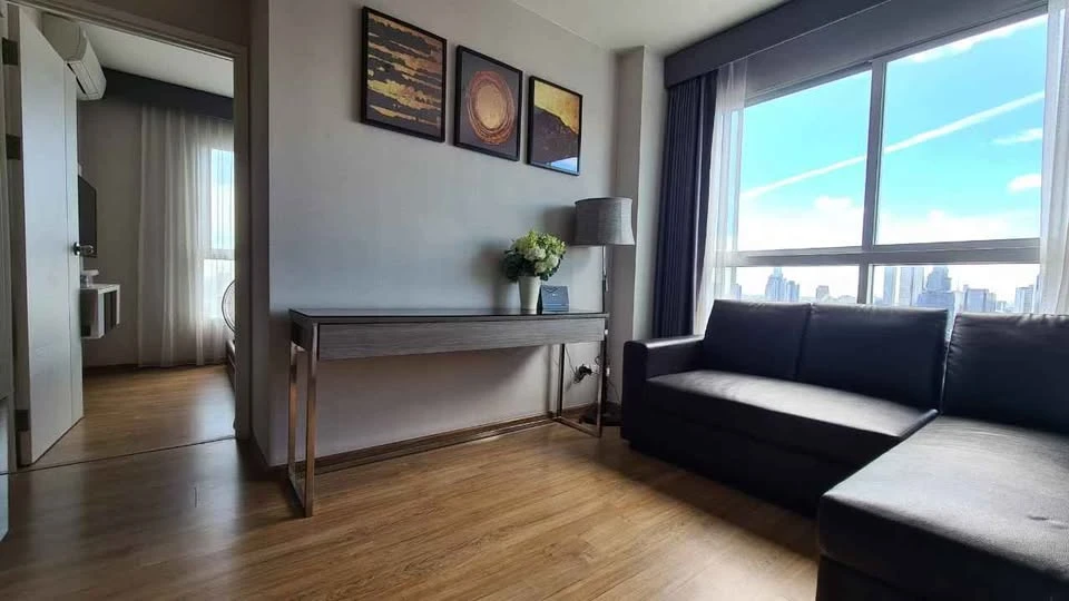 For rent: Fuse Chan-Sathorn, corner unit with windows on both sides, high privacy, built-in furniture everywhere. Reserve now!