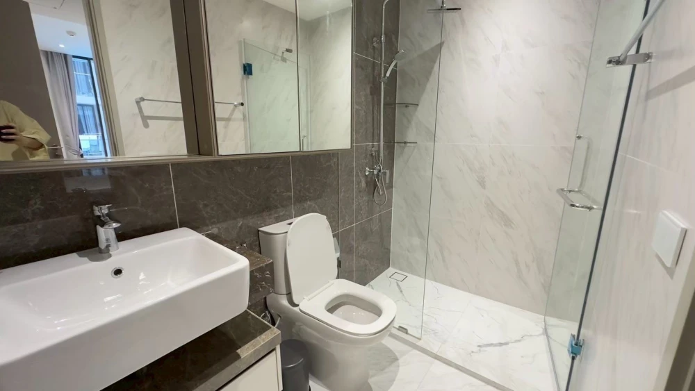 Fynn Asoke for rent, fully furnished with all necessary features and appliances, ready to move in immediately. Don't miss out!