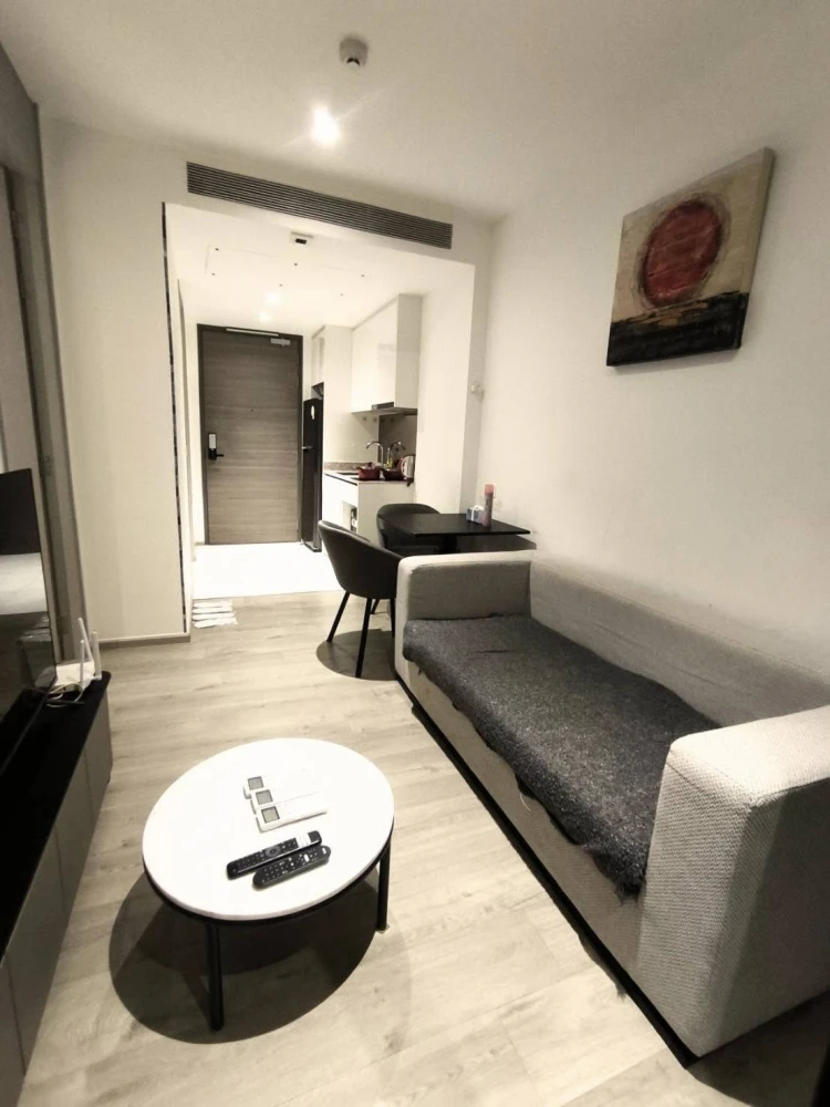 For rent: Fynn Asoke, large room, comfortable, comes with a lot of usable space, complete in one place, book now!