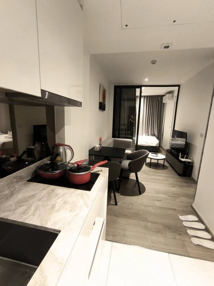 For rent: Fynn Asoke, large room, comfortable, comes with a lot of usable space, complete in one place, book now!