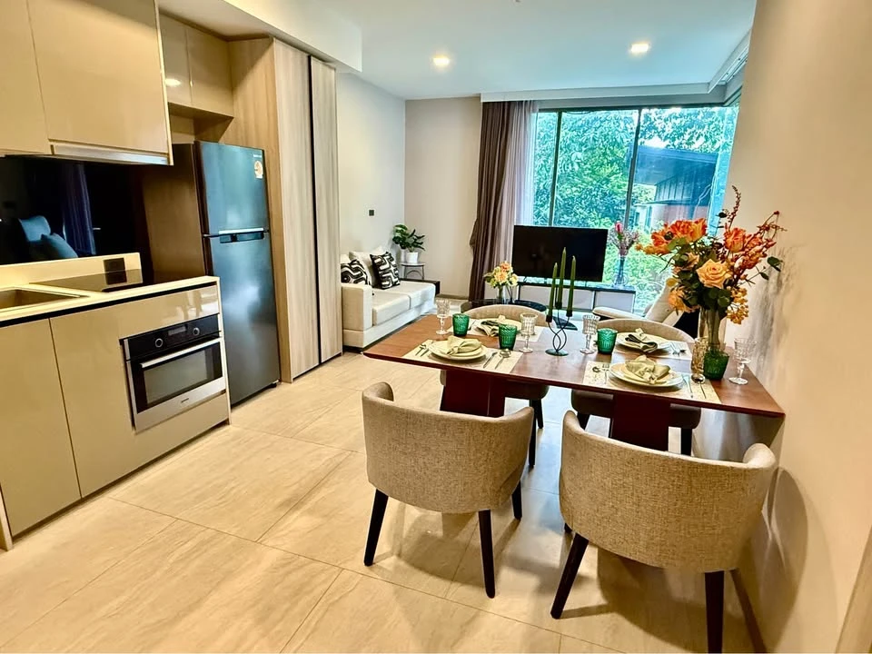 For rent: Fynn Sukhumvit 31, 2 bedrooms, 2 bathrooms, fully furnished, trees, shady atmosphere, reserve now.