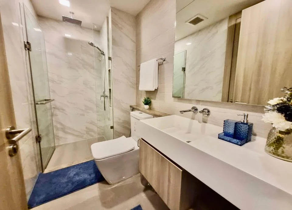 For rent: Fynn Sukhumvit 31, 2 bedrooms, 2 bathrooms, fully furnished, trees, shady atmosphere, reserve now.