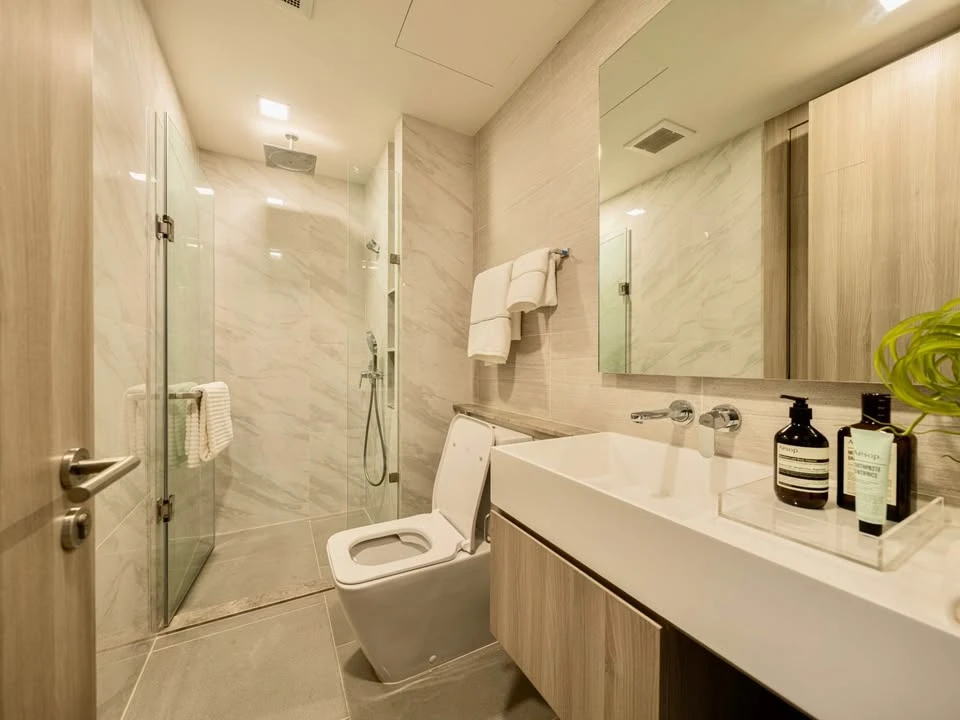 For rent: Fynn Sukhumvit 31, 2 bedrooms, 2 bathrooms, fully furnished, trees, shady atmosphere, reserve now.