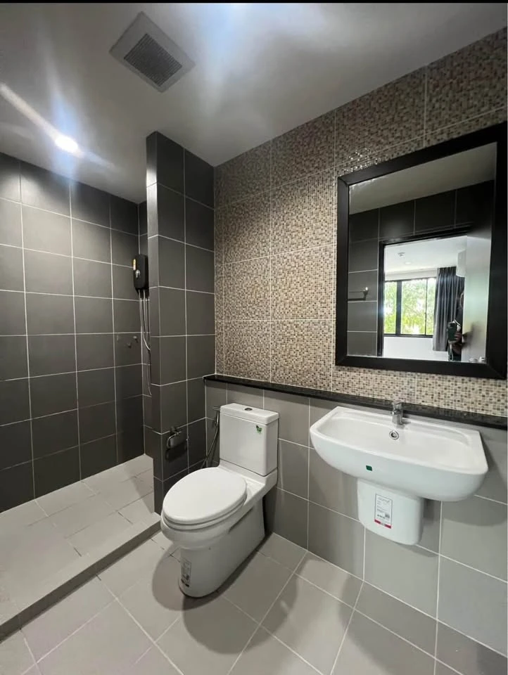 G Condo Sriracha for rent, 2nd floor, fully furnished, very livable. Book now! Hurry!