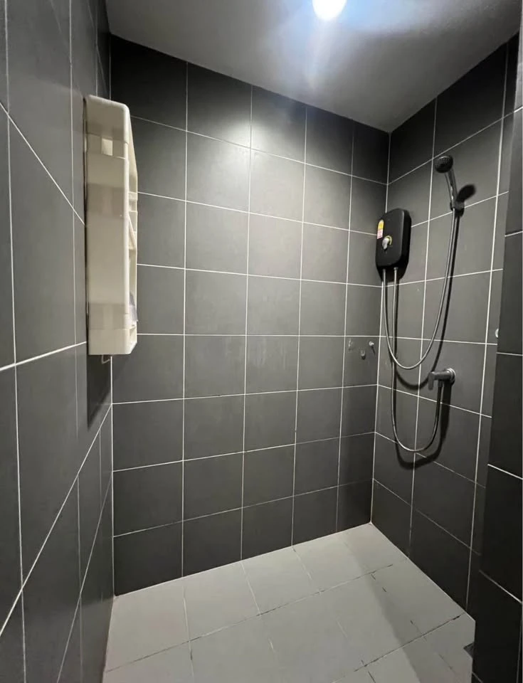 G Condo Sriracha for rent, 2nd floor, fully furnished, very livable. Book now! Hurry!