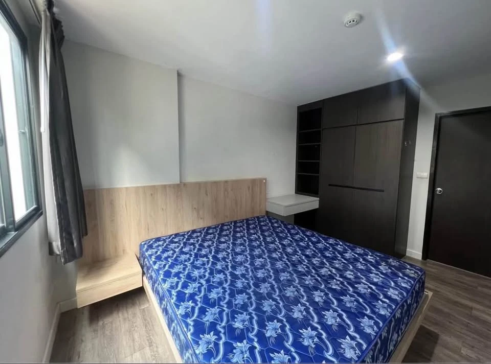 G Condo Sriracha for rent, 2nd floor, fully furnished, very livable. Book now! Hurry!