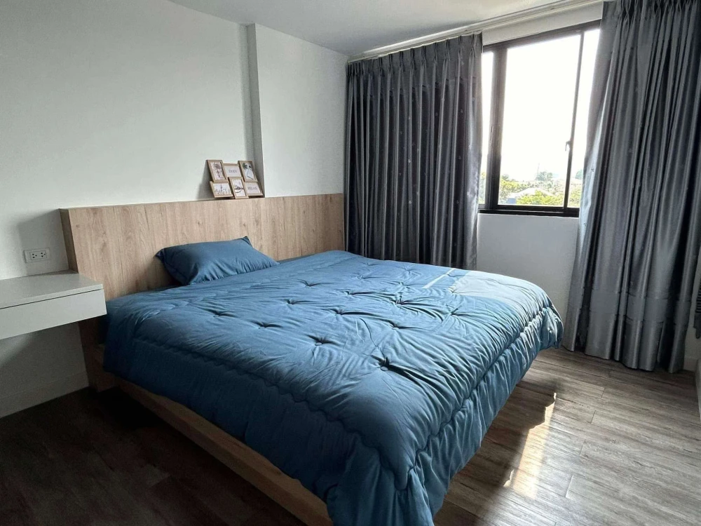 G Condo Sriracha for rent. Nice unit on the 5th floor, decorated in a coordinated style, fully furnished. Book now!