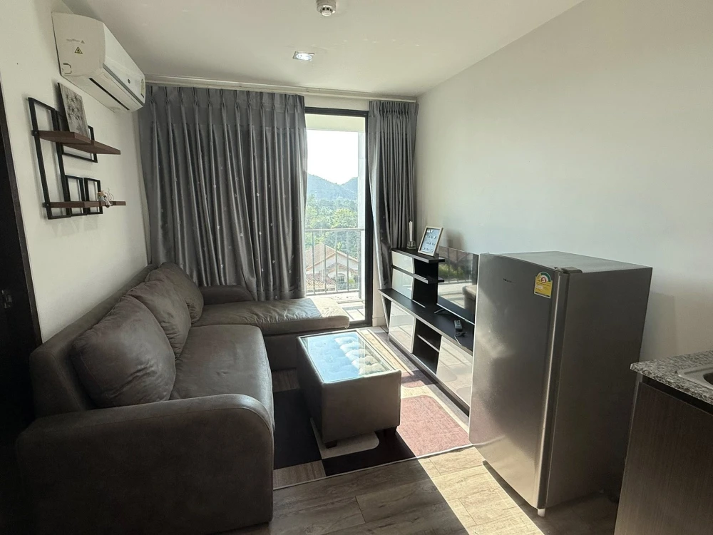 G Condo Sriracha for rent. Nice unit on the 5th floor, decorated in a coordinated style, fully furnished. Book now!
