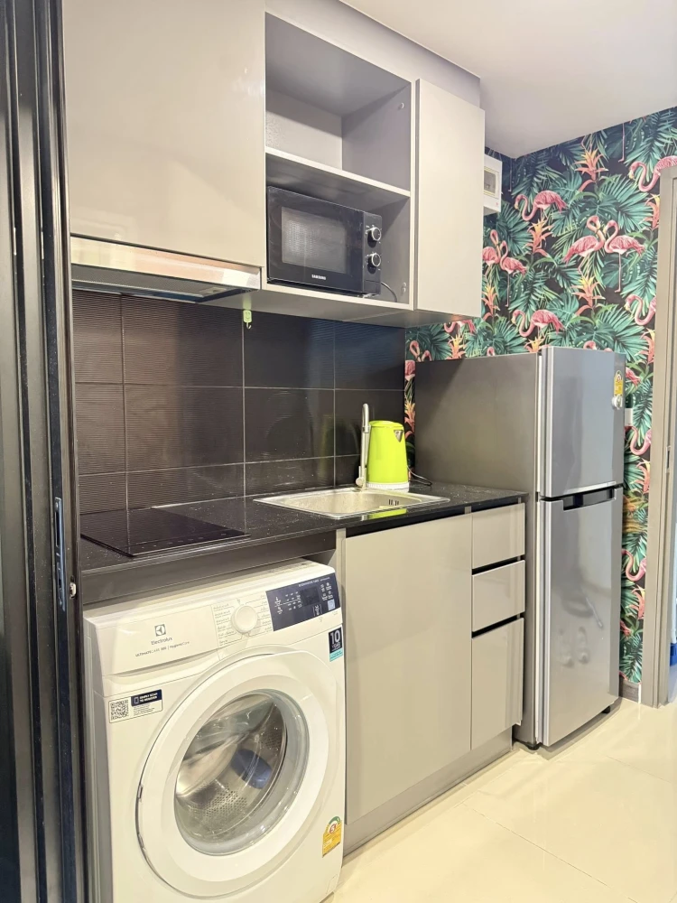 For rent: Galileo Ratchada 32, a lovely room with beautiful wallpaper. Don't miss out on this great deal.