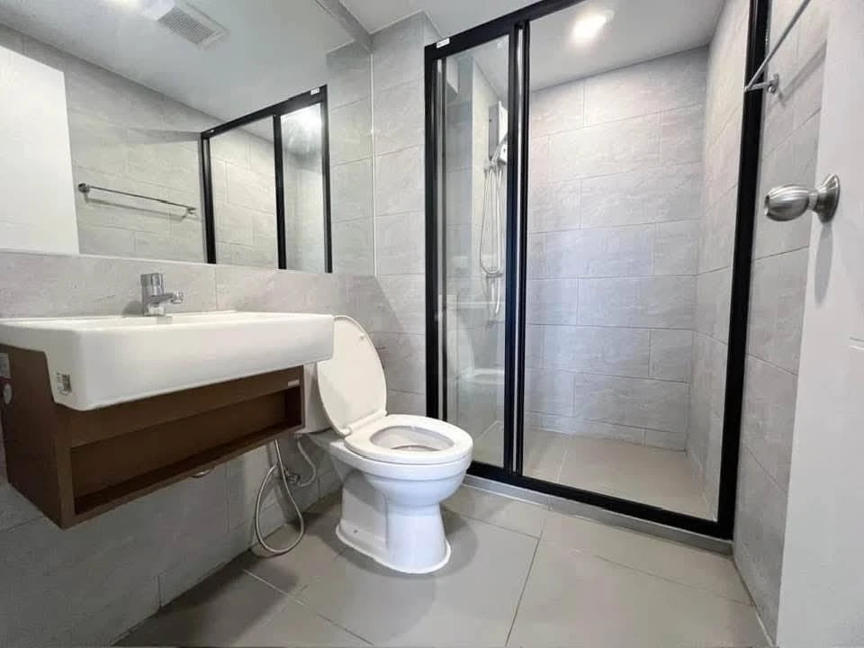 For rent: Galileo Ratchada 32, a nice room, good location, convenient transportation, comes with complete furniture. Reserve now.