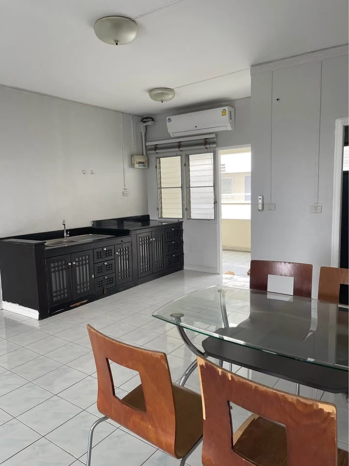 For rent: Garden Court, 6th floor, nice room, fully furnished, book now, hurry!