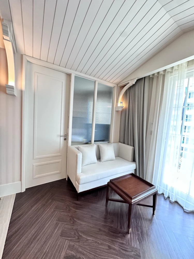 For rent: Grand Florida Beachfront Condo Resort Pattaya, 3rd floor, fully furnished, nice to live in, book now, urgently.