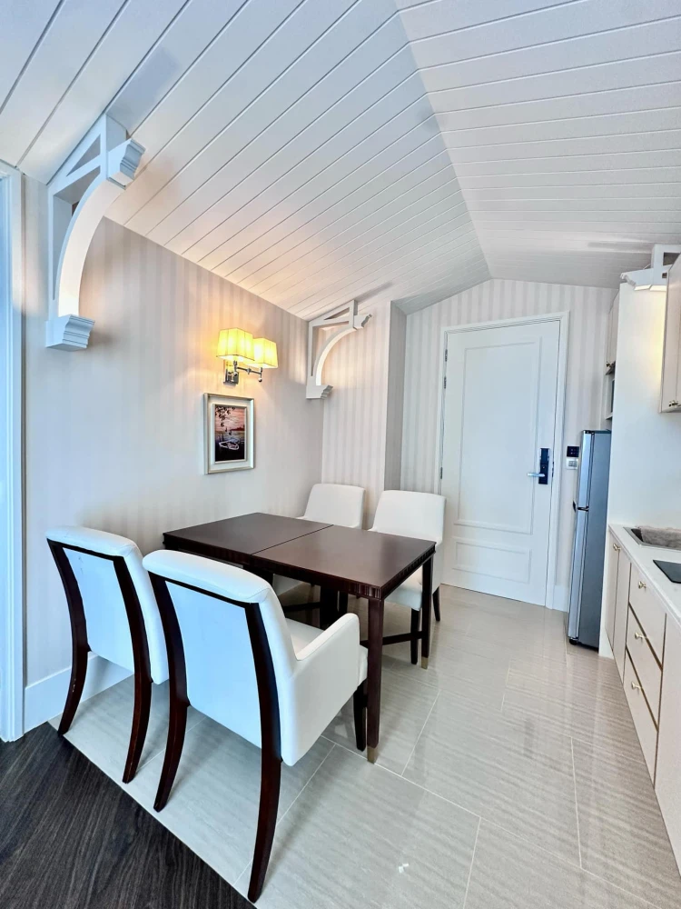 For rent: Grand Florida Beachfront Condo Resort Pattaya, 3rd floor, fully furnished, nice to live in, book now, urgently.