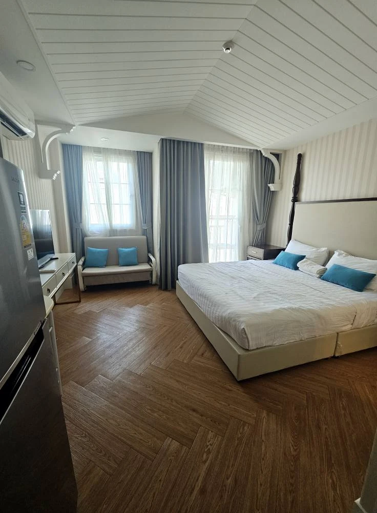 For rent Grand Florida Beachfront Condo Resort Pattaya, 6th floor, city view, fully furnished, book now images