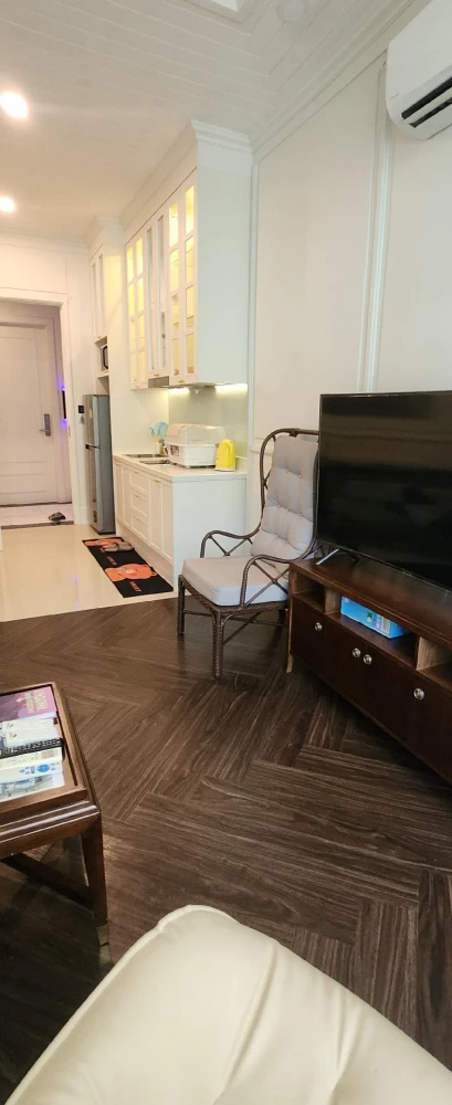 Grand Florida Beachfront Condo Resort Pattaya for rent. Fully furnished and ready to move in. Book now!