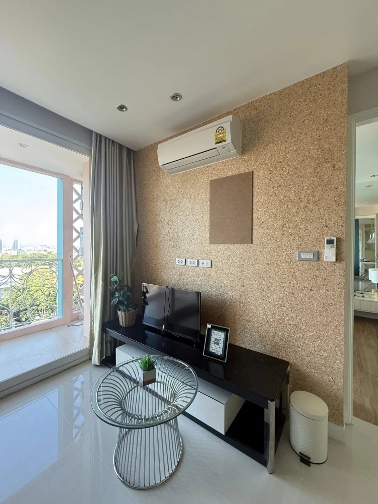 For rent: Grande Caribbean Resort Pattaya, 8th floor, corner room, fully furnished, nice to live in, reserve now.