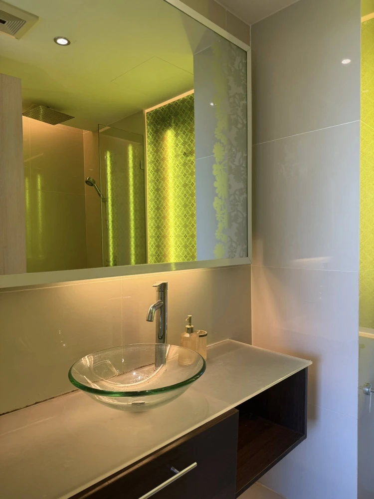 For rent: Grande Caribbean Resort Pattaya, 8th floor, corner room, fully furnished, nice to live in, reserve now.
