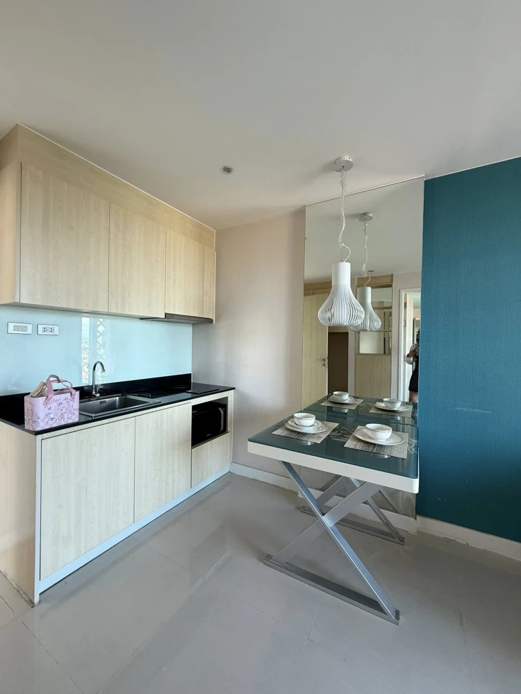 For rent: Grande Caribbean Resort Pattaya, 8th floor, corner room, fully furnished, nice to live in, reserve now.