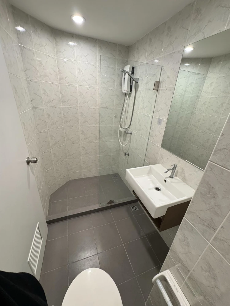 For rent: Grene Donmuang-Songprapha, a lovely room on the 2nd floor, fully furnished. Book now!