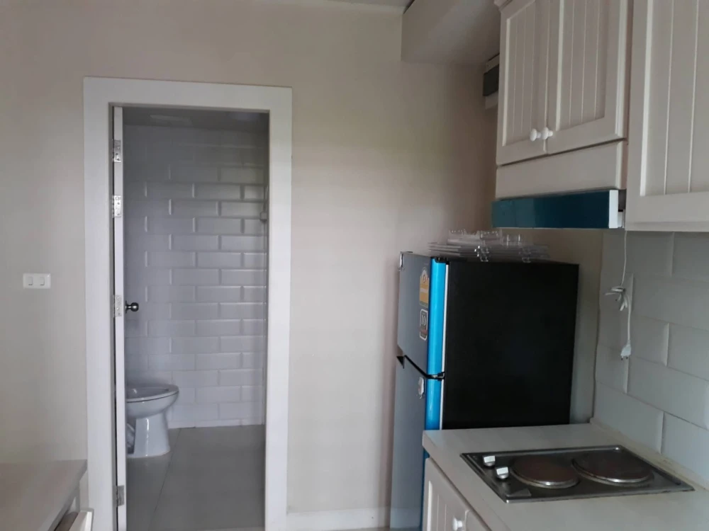 Groovy Sriracha for rent, nice room, 2nd floor, good location, comes with complete furniture. With a good deal like this, what are you waiting for?