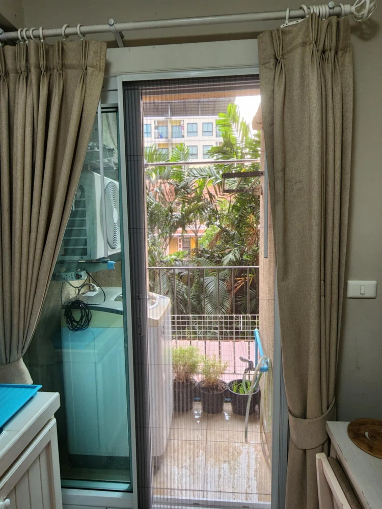 Groovy Sriracha condo for rent. Nice room on the 2nd floor, great location, fully furnished, with beautiful garden view. Book now!