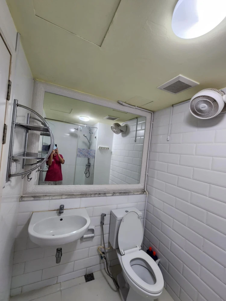 Groovy Sriracha condo for rent. Nice room on the 2nd floor, great location, fully furnished, with beautiful garden view. Book now!