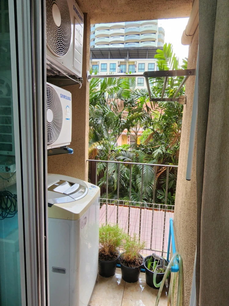 Groovy Sriracha condo for rent. Nice room on the 2nd floor, great location, fully furnished, with beautiful garden view. Book now!